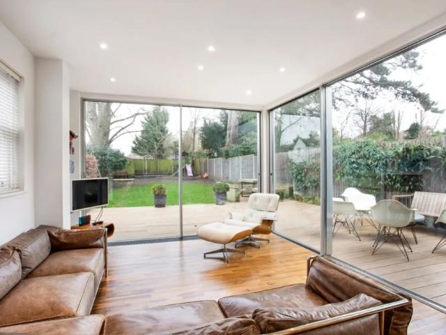 5 bedroom detached house to rent