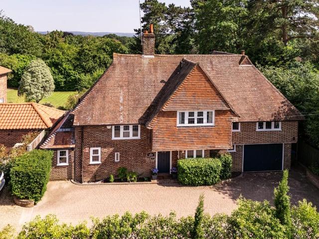 5 bedroom detached house to rent