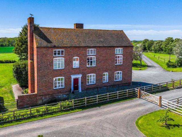 5 bedroom detached house to rent