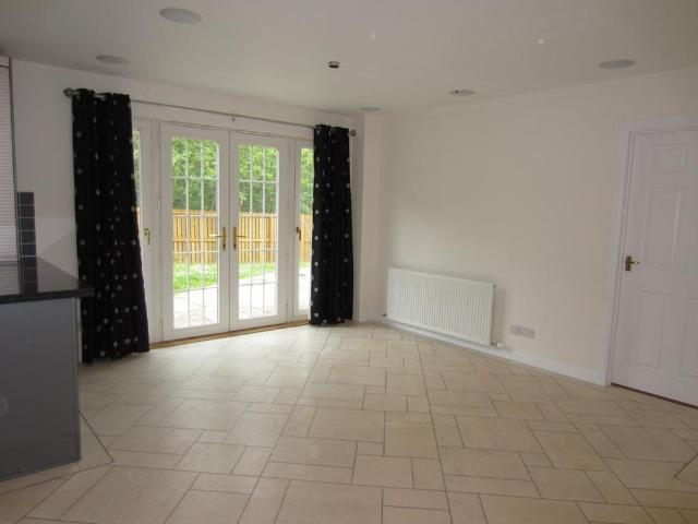 5 bedroom detached house to rent