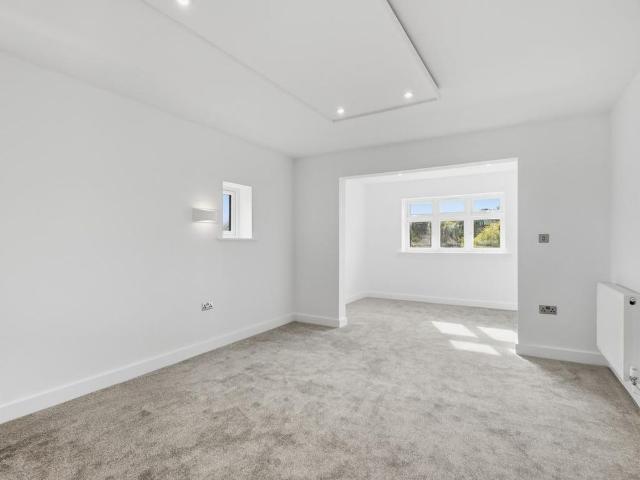 5 bedroom detached house to rent