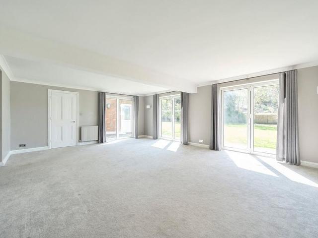 5 bedroom detached house to rent