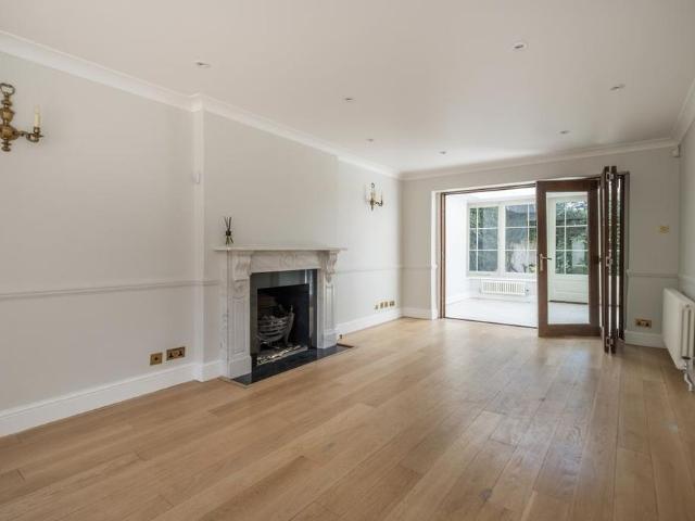 5 bedroom detached house to rent