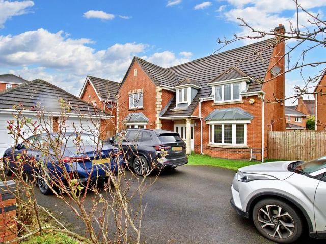 5 bedroom detached house to rent