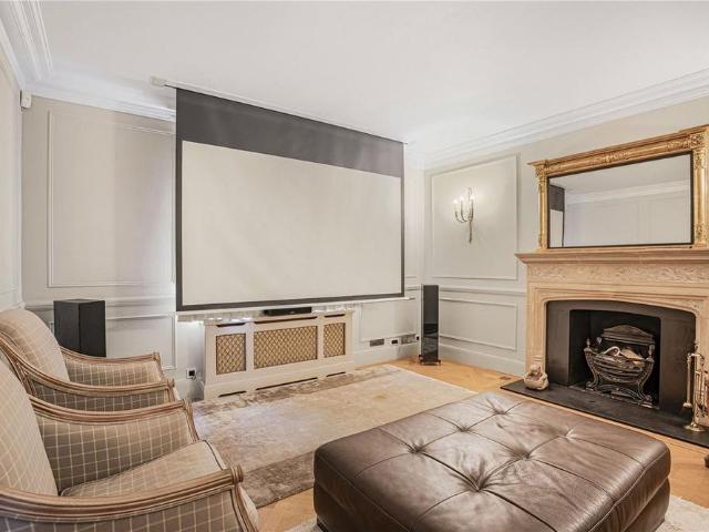5 bedroom detached house to rent