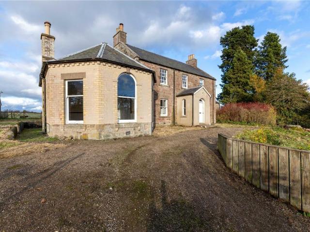 5 bedroom detached house to rent
