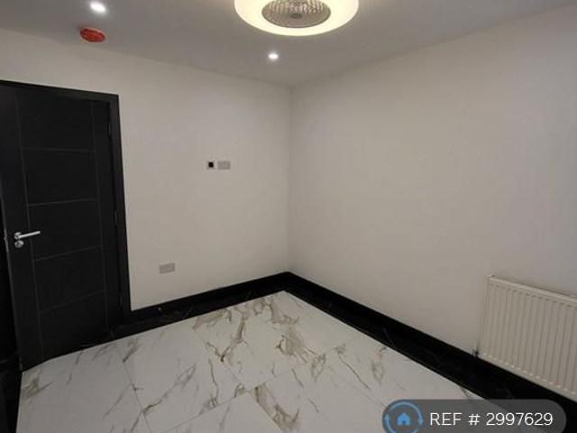 5 bedroom detached house to rent