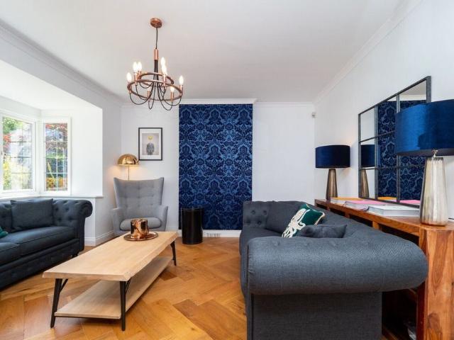 5 bedroom detached house to rent