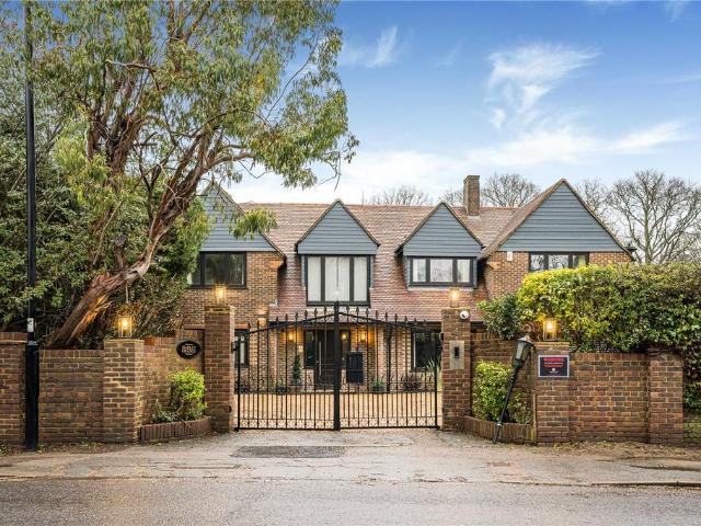 5 bedroom detached house to rent