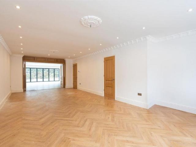 5 bedroom detached house to rent