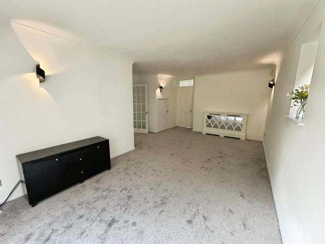 5 bedroom detached house to rent