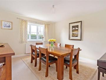 5 bedroom detached house to rent