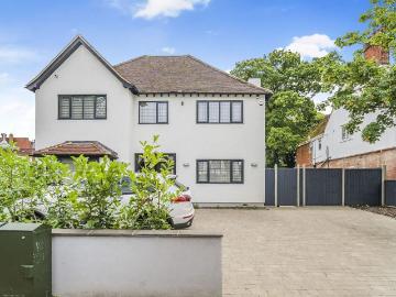 5 bedroom detached house to rent