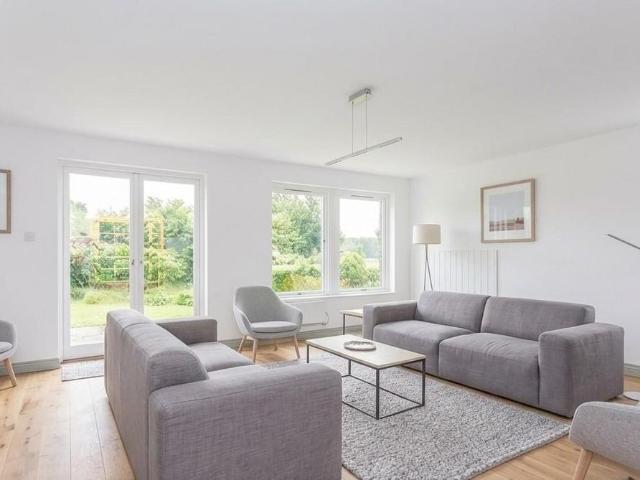 5 bedroom detached house to rent