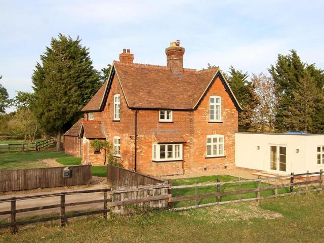 5 bedroom detached house to rent