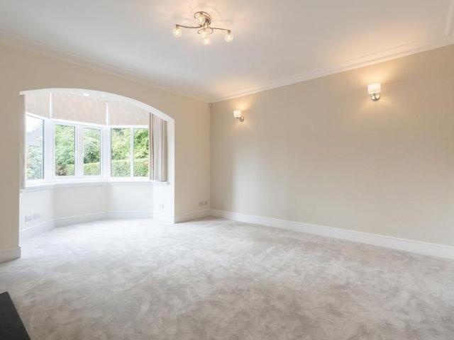 5 bedroom detached house to rent