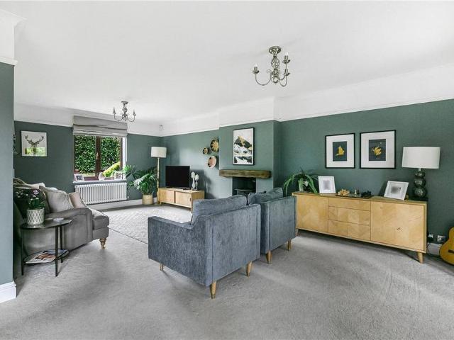 5 bedroom detached house to rent