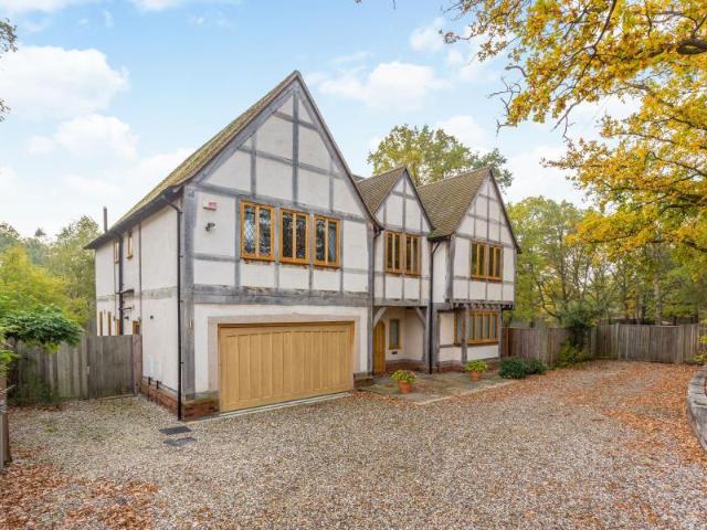5 bedroom detached house to rent