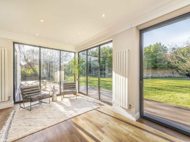 5 bedroom detached house to rent