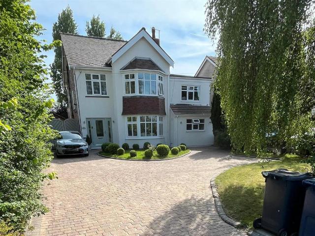 5 bedroom detached house to rent