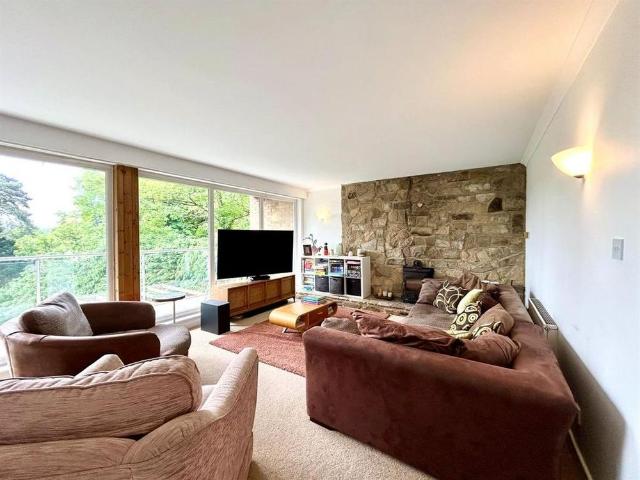 5 bedroom detached house to rent