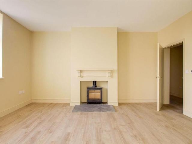 5 bedroom detached house to rent