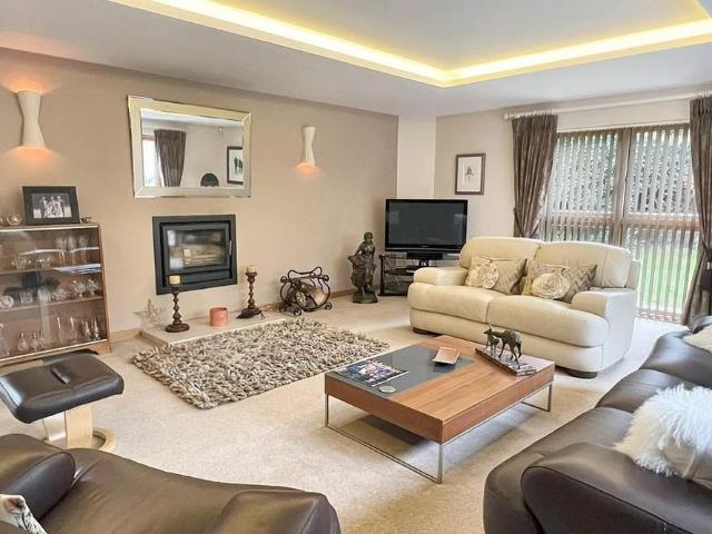 5 bedroom detached house to rent