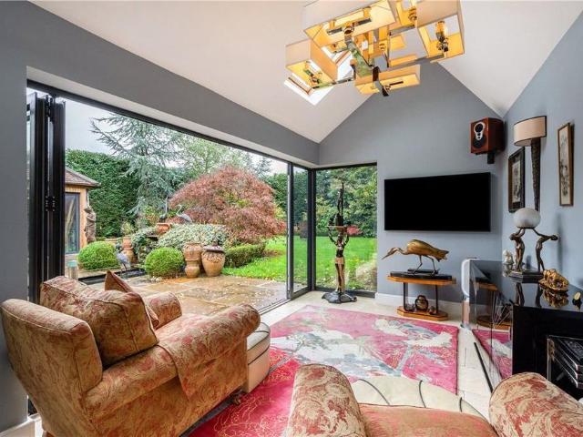5 bedroom detached house to rent