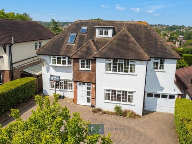 5 bedroom detached house to rent