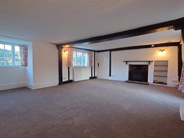 5 bedroom detached house to rent