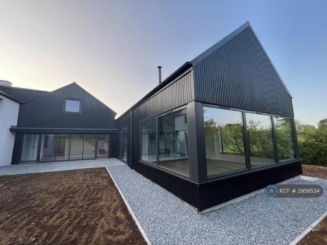 5 bedroom detached house to rent