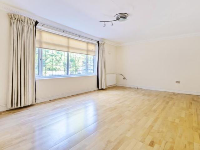 5 bedroom detached house to rent