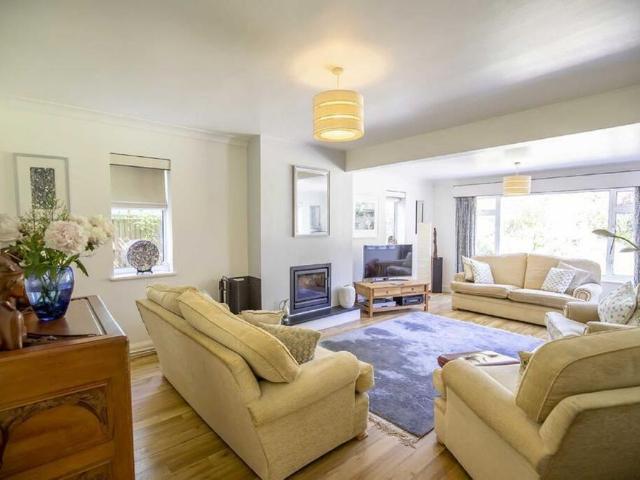 5 bedroom detached house to rent