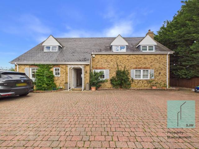 4 bedroom detached house to rent