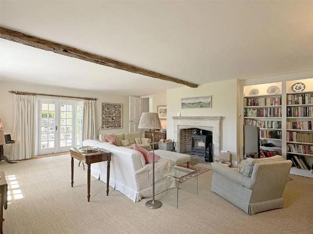 5 bedroom detached house to rent