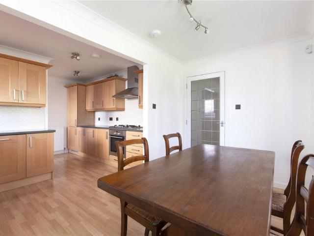 5 bedroom detached house to rent