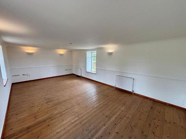 5 bedroom detached house to rent