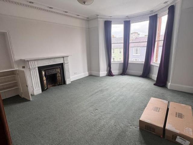 5 bedroom detached house to rent
