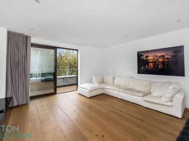 5 bedroom detached house to rent
