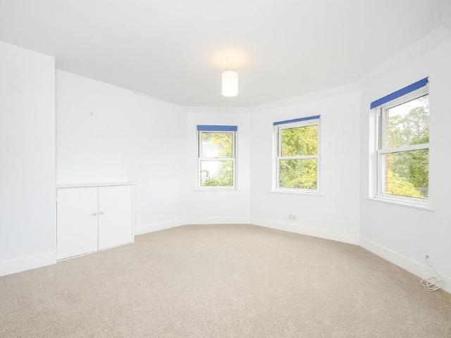 5 bedroom detached house to rent