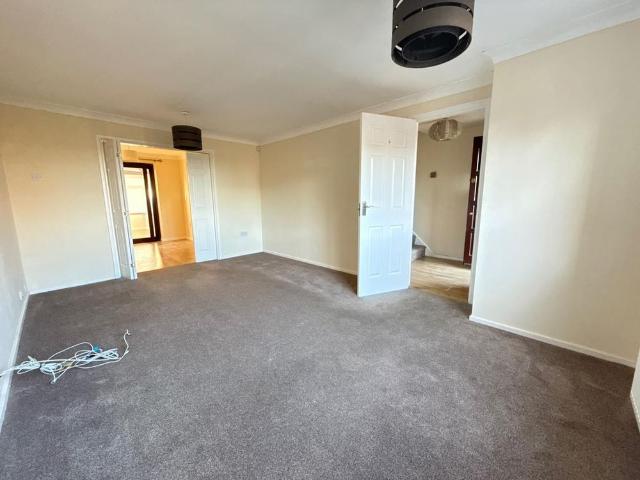 5 bedroom detached house to rent