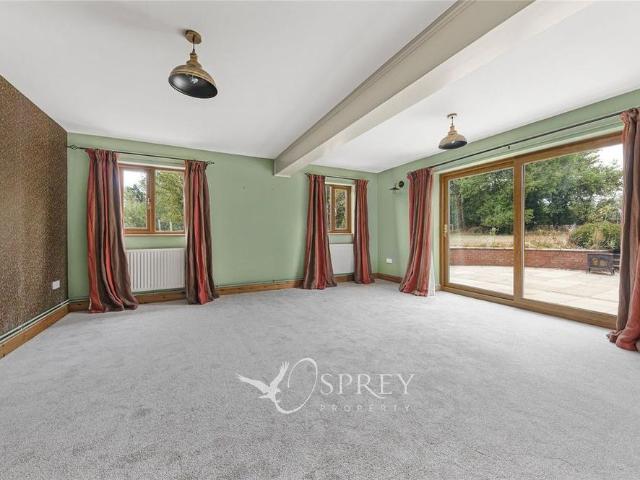 5 bedroom detached house to rent