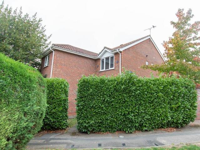 5 bedroom detached house to rent