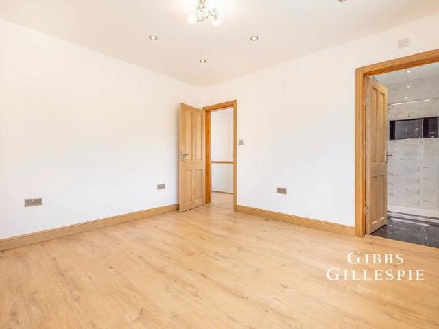 5 bedroom detached house to rent