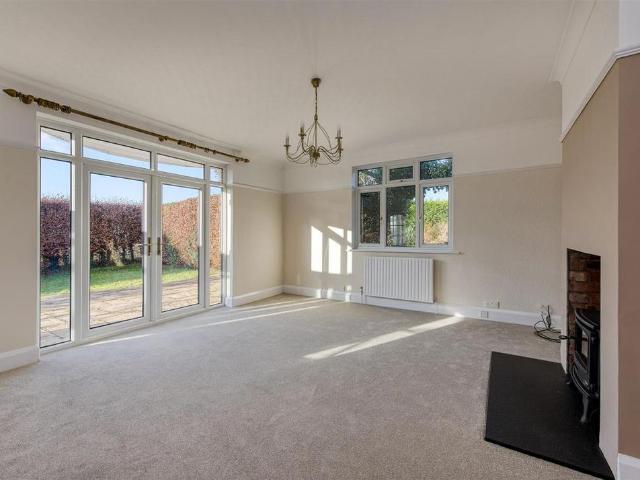 5 bedroom detached house to rent