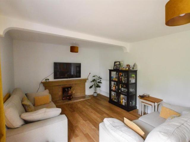 5 bedroom detached house to rent