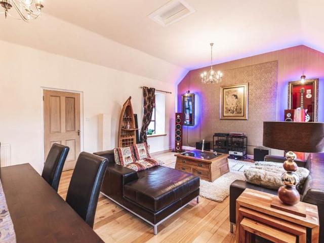 5 bedroom detached house to rent