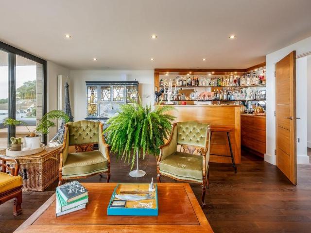 5 bedroom detached house to rent