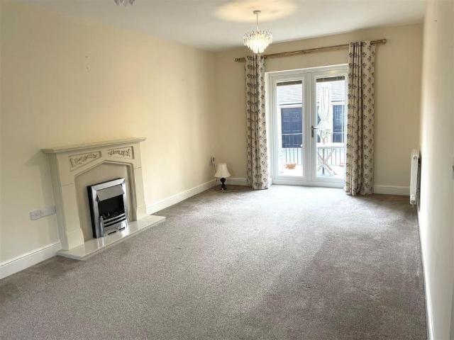 5 bedroom detached house to rent
