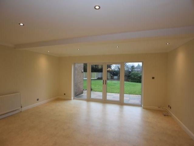 5 bedroom detached house to rent